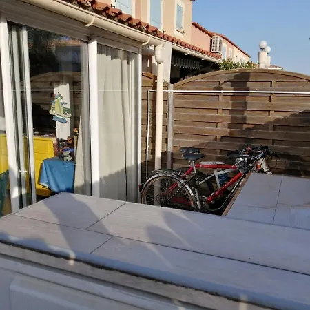 Maisonnette Bort De *